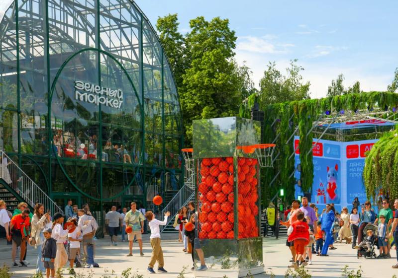 «Зеленый маркет» проекта «Сделано в Москве» на Болотной площади